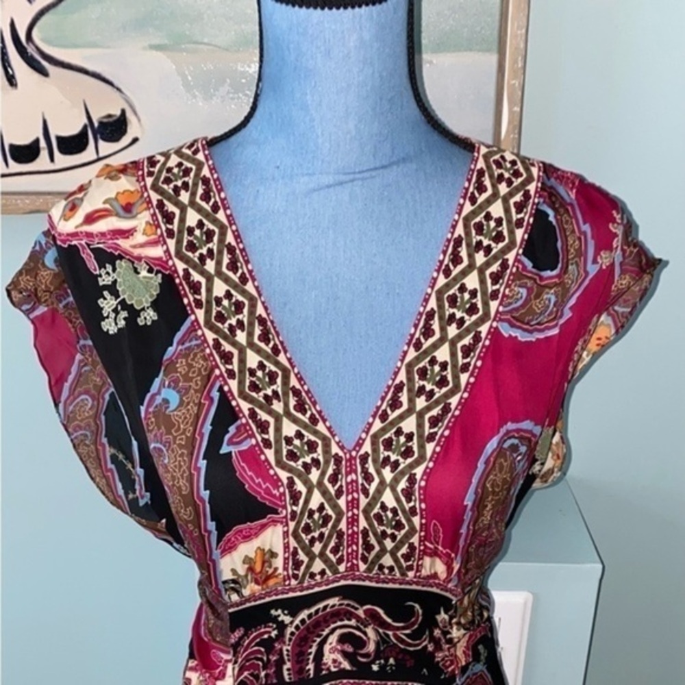 ECI New York Dress Size 6 Ties In Front or Back Colorful V-neck in EUC